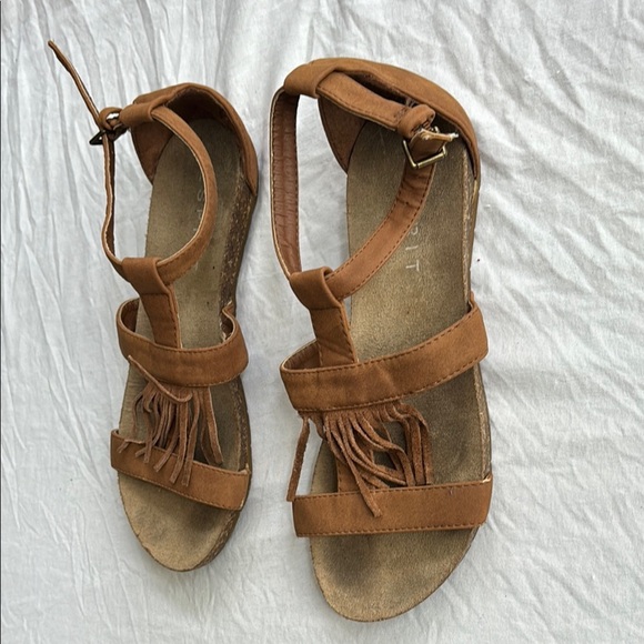 Womens size 8.5 Bohemian Brown Leather Sandals with Fringe - Picture 3 of 9